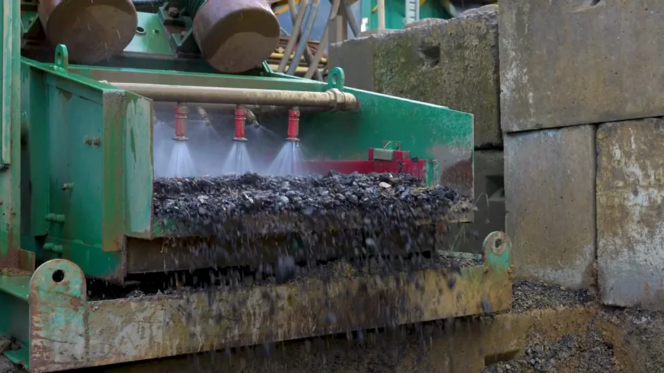 Still frame from the GN Solids product video: slurry screened on the shaker deck